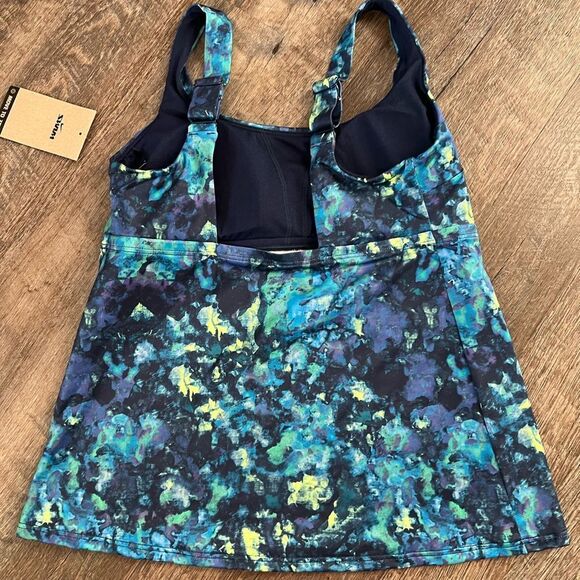 Nike Women's Essentials Scoop Neck Tankini Top- Size Medium - Picture 2 of 5